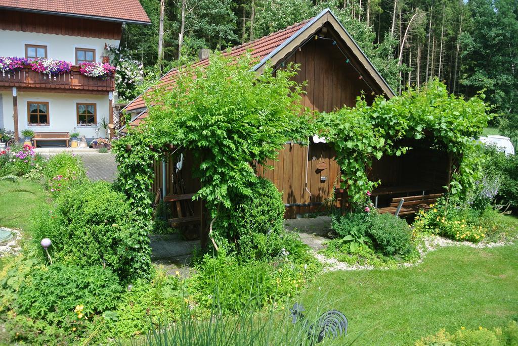 Haus Am Waldrand - Ferienwohnung Augustin Графенау Екстериор снимка